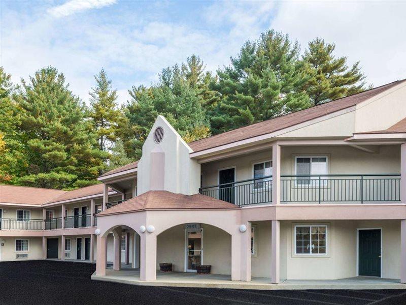 Howard Johnson By Wyndham Lenox Exterior photo