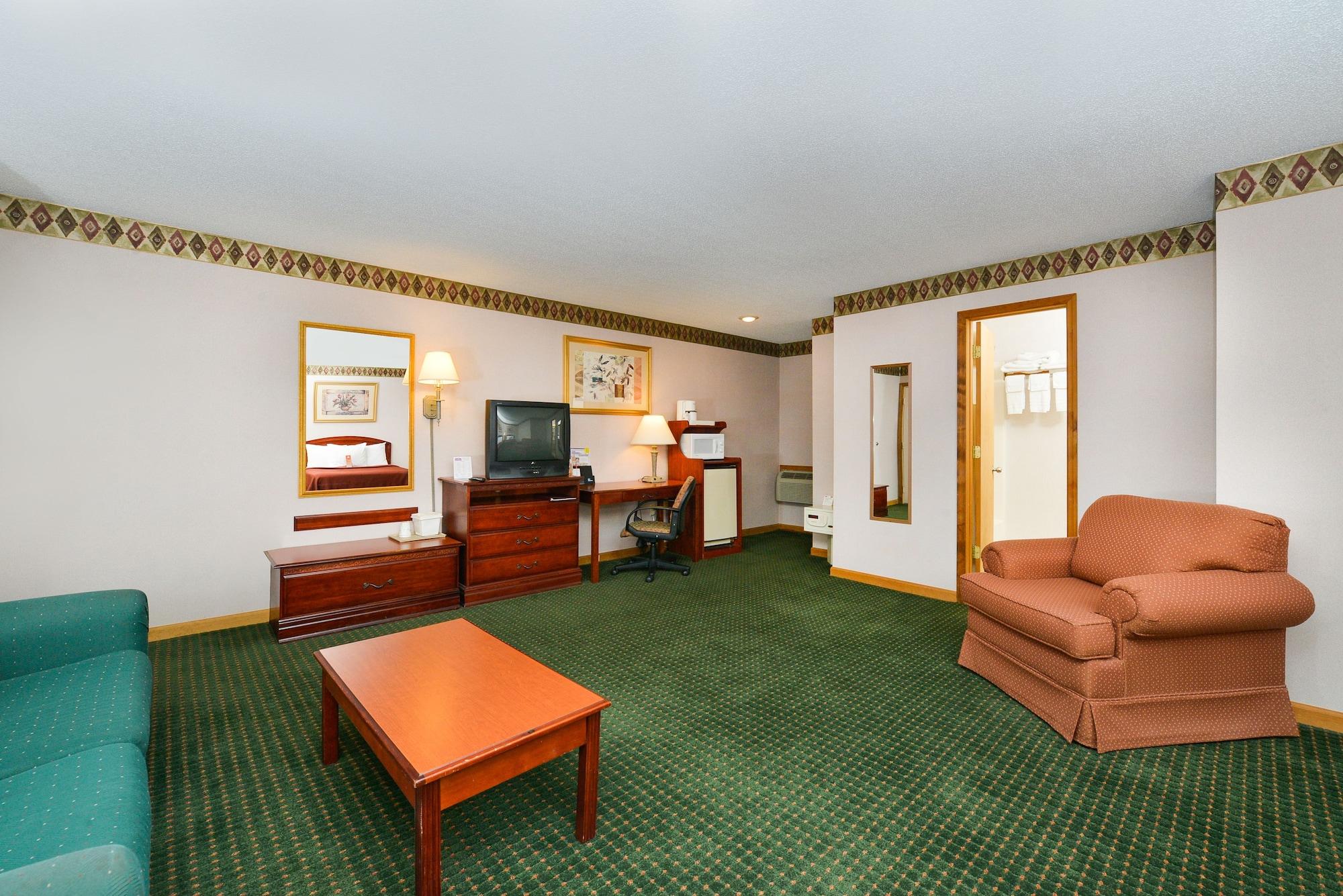 Howard Johnson By Wyndham Lenox Exterior photo
