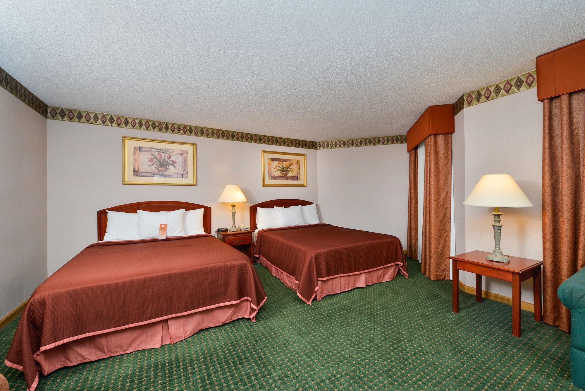 Howard Johnson By Wyndham Lenox Exterior photo
