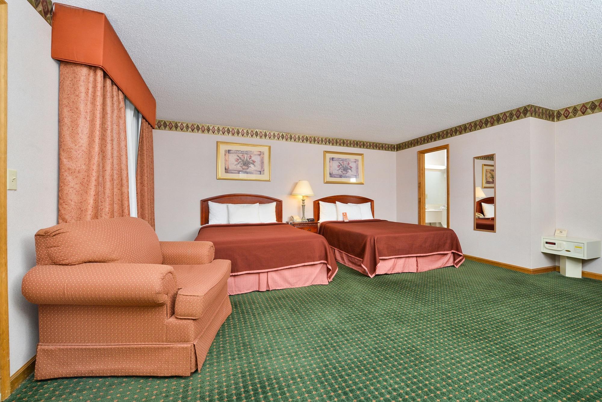 Howard Johnson By Wyndham Lenox Exterior photo