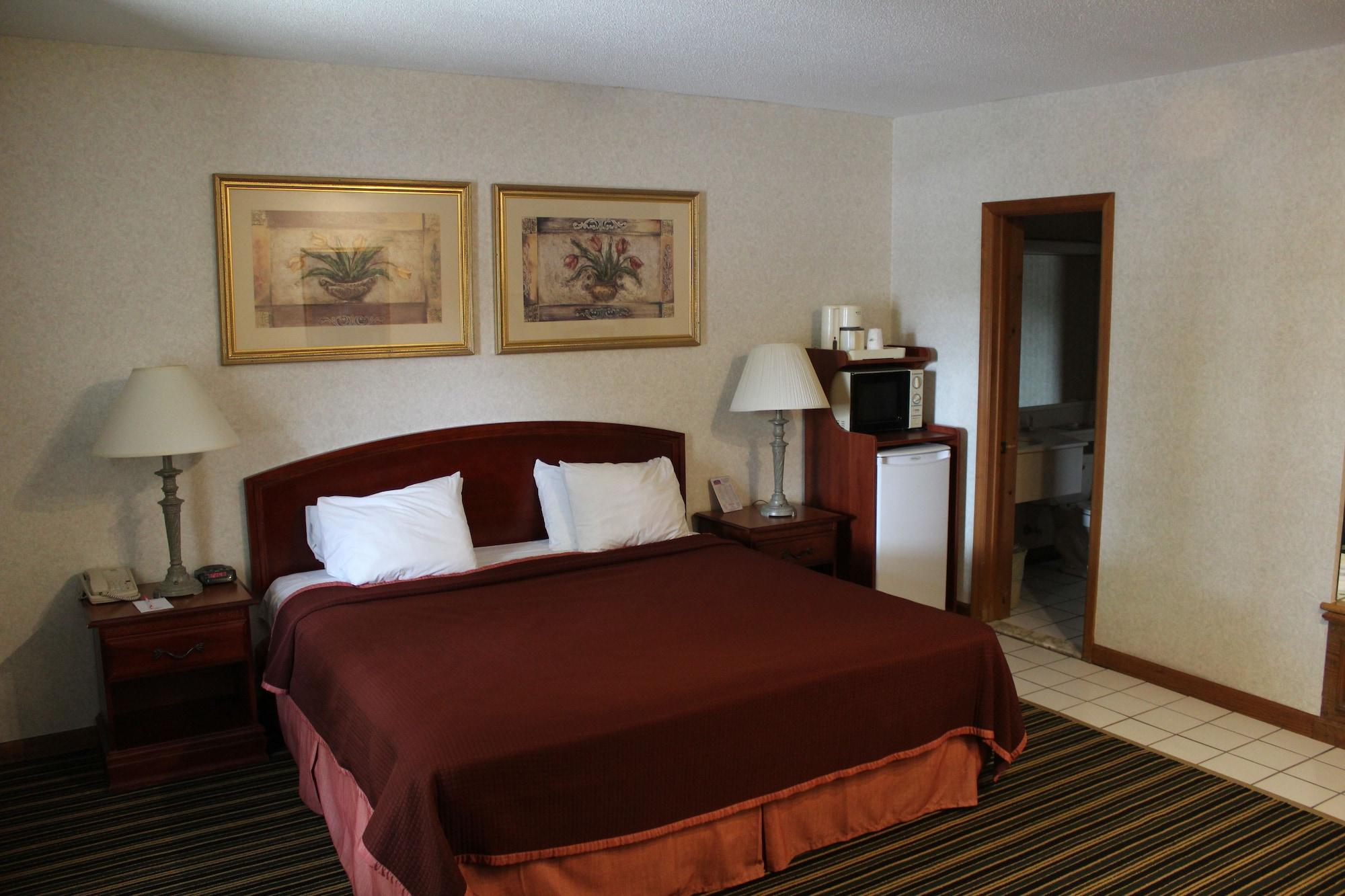 Howard Johnson By Wyndham Lenox Exterior photo