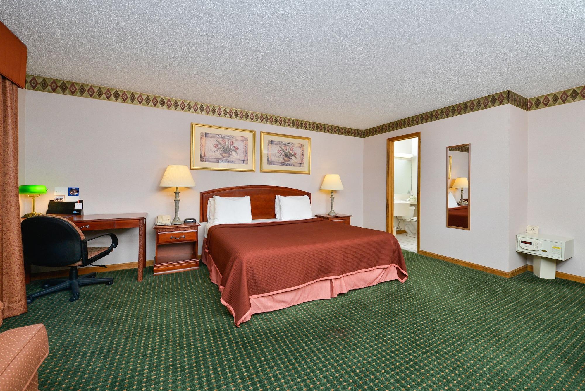 Howard Johnson By Wyndham Lenox Exterior photo