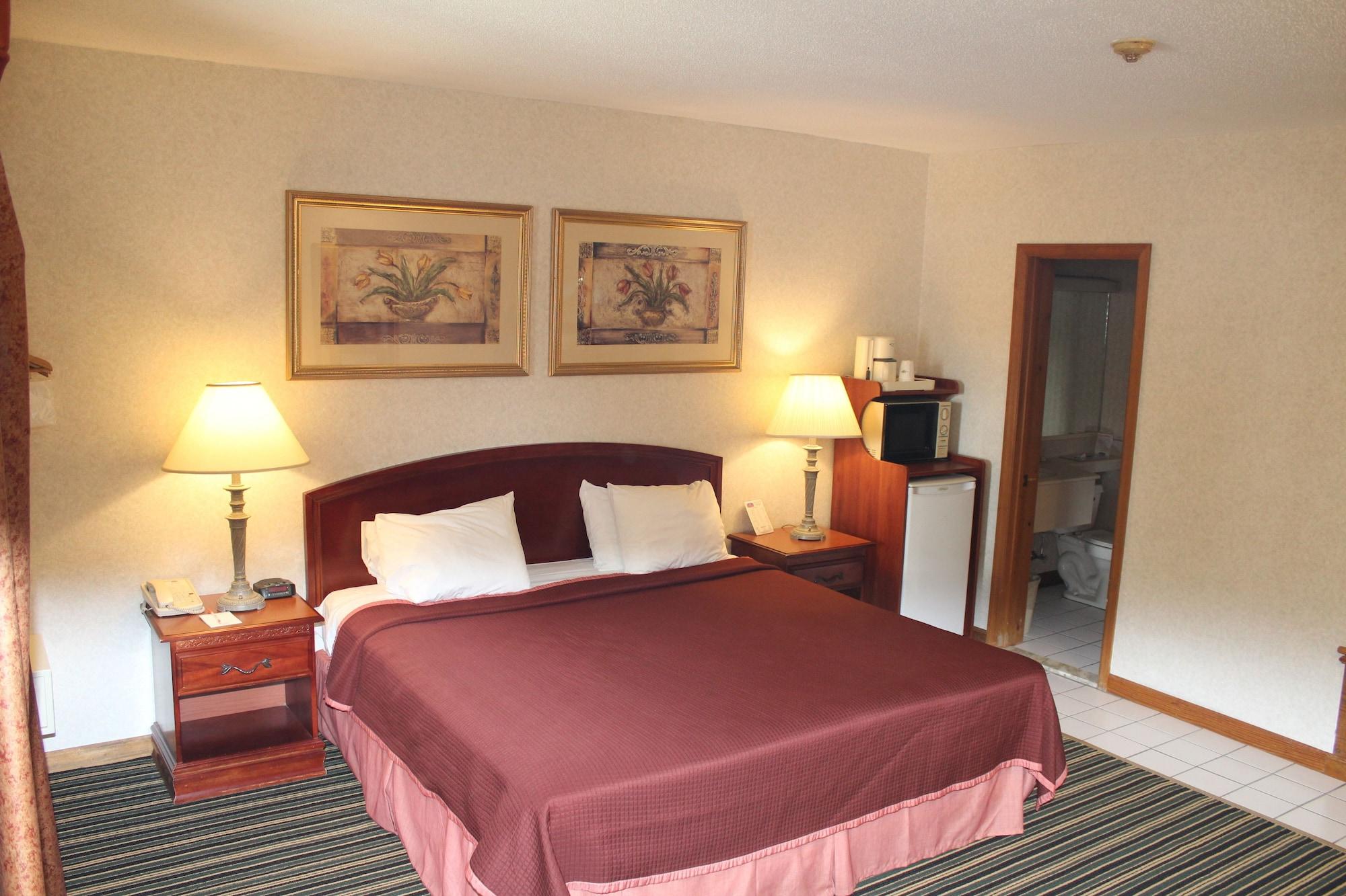 Howard Johnson By Wyndham Lenox Exterior photo
