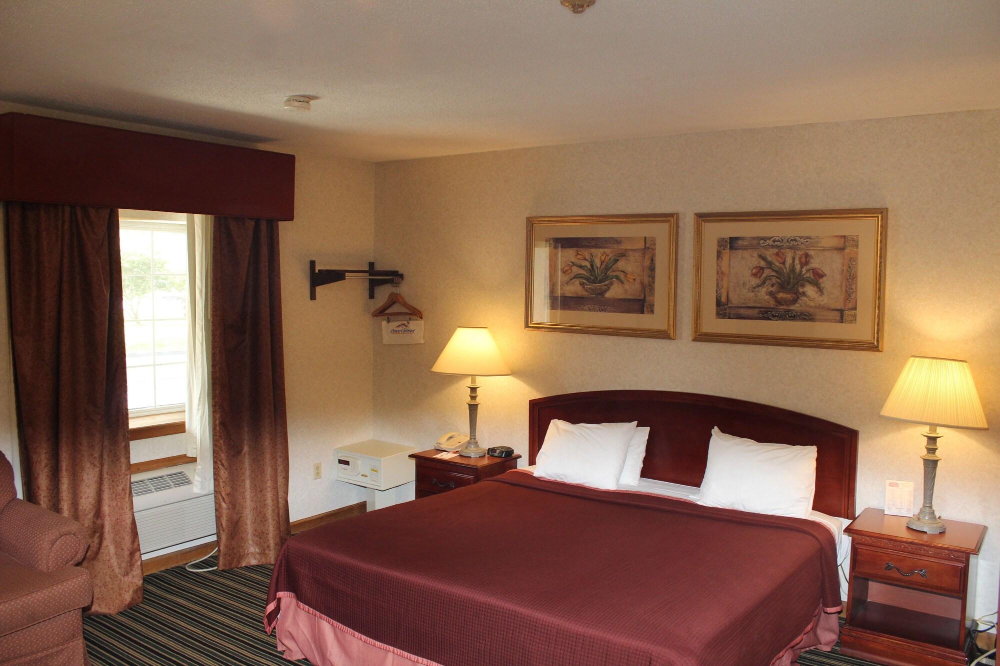 Howard Johnson By Wyndham Lenox Exterior photo