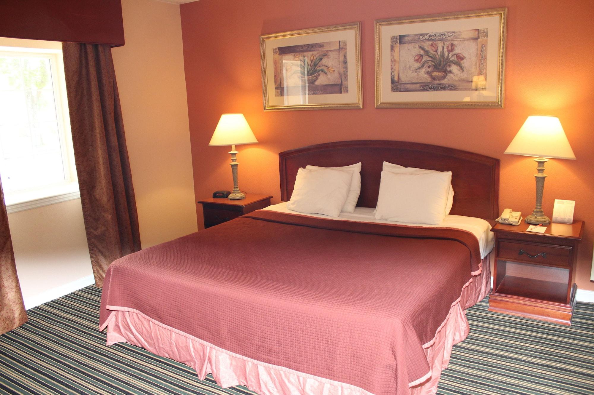 Howard Johnson By Wyndham Lenox Exterior photo