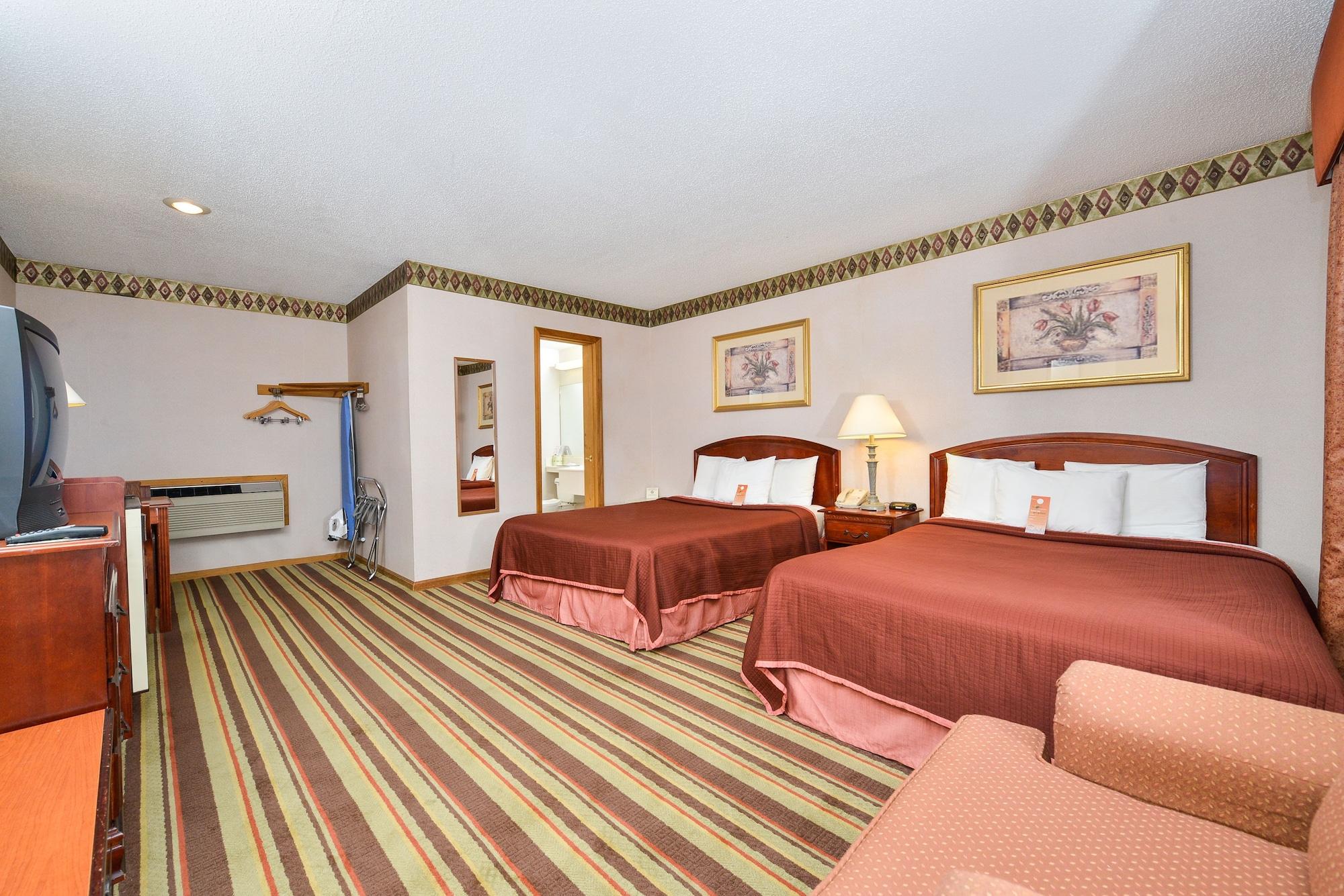 Howard Johnson By Wyndham Lenox Exterior photo