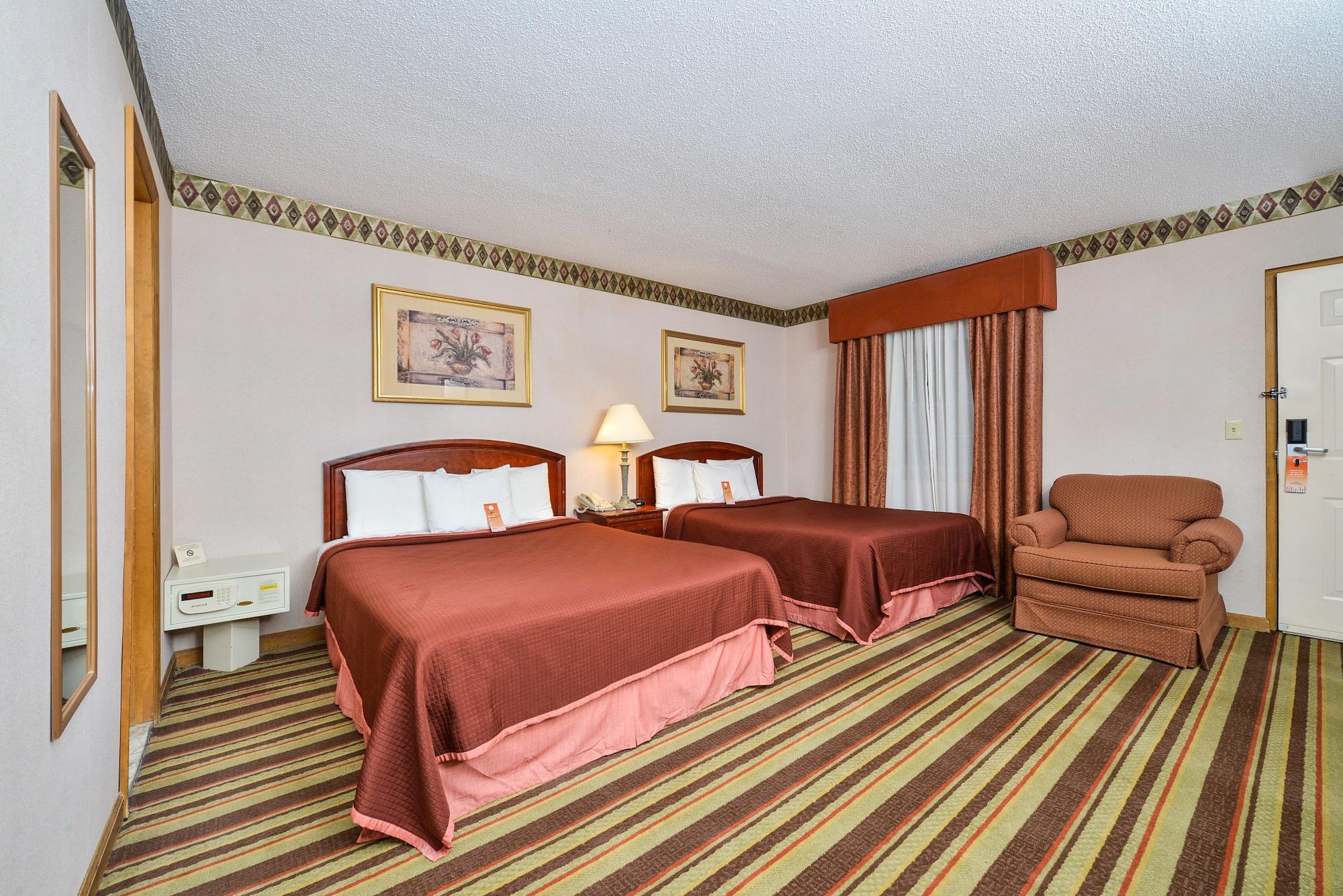 Howard Johnson By Wyndham Lenox Exterior photo
