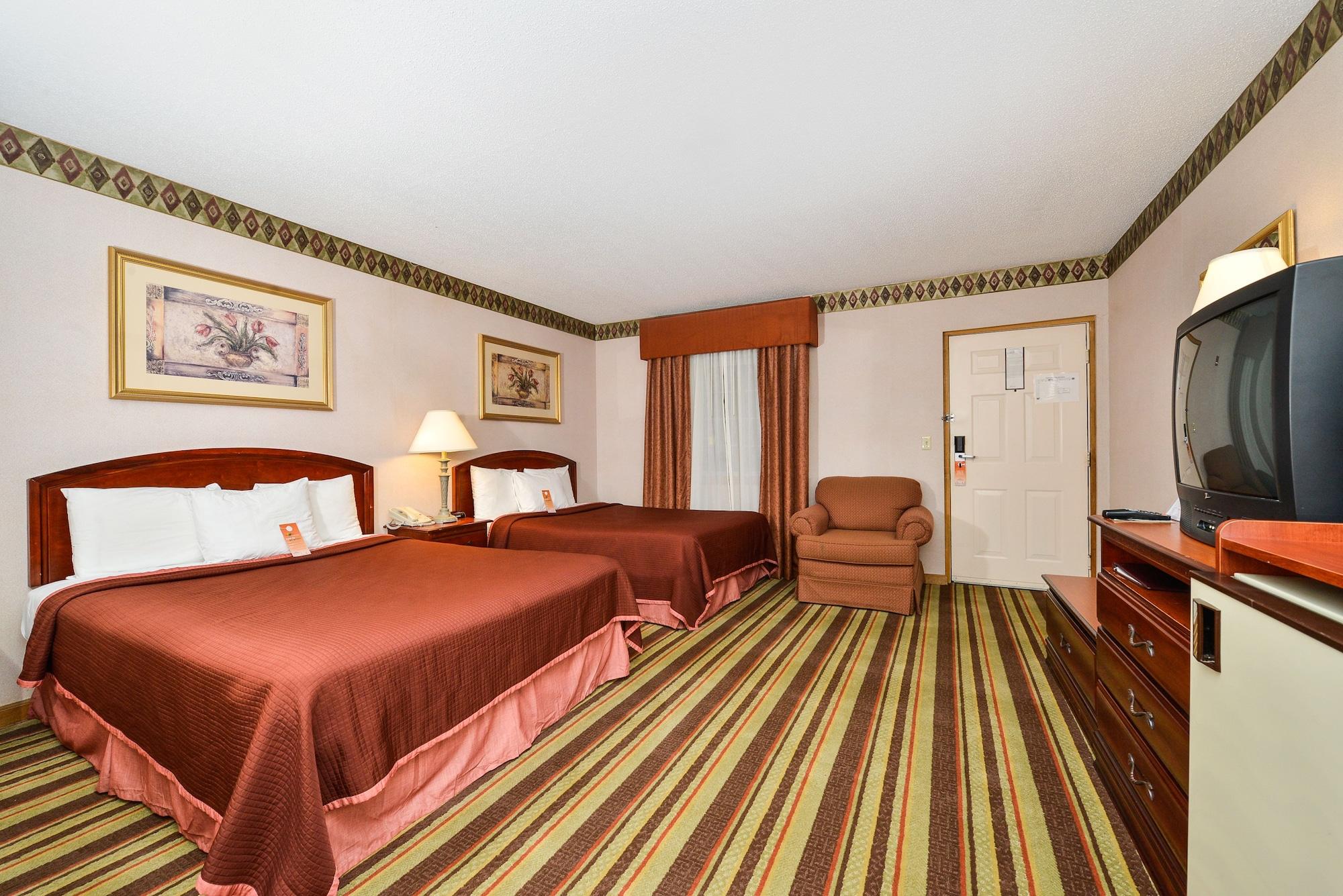 Howard Johnson By Wyndham Lenox Exterior photo