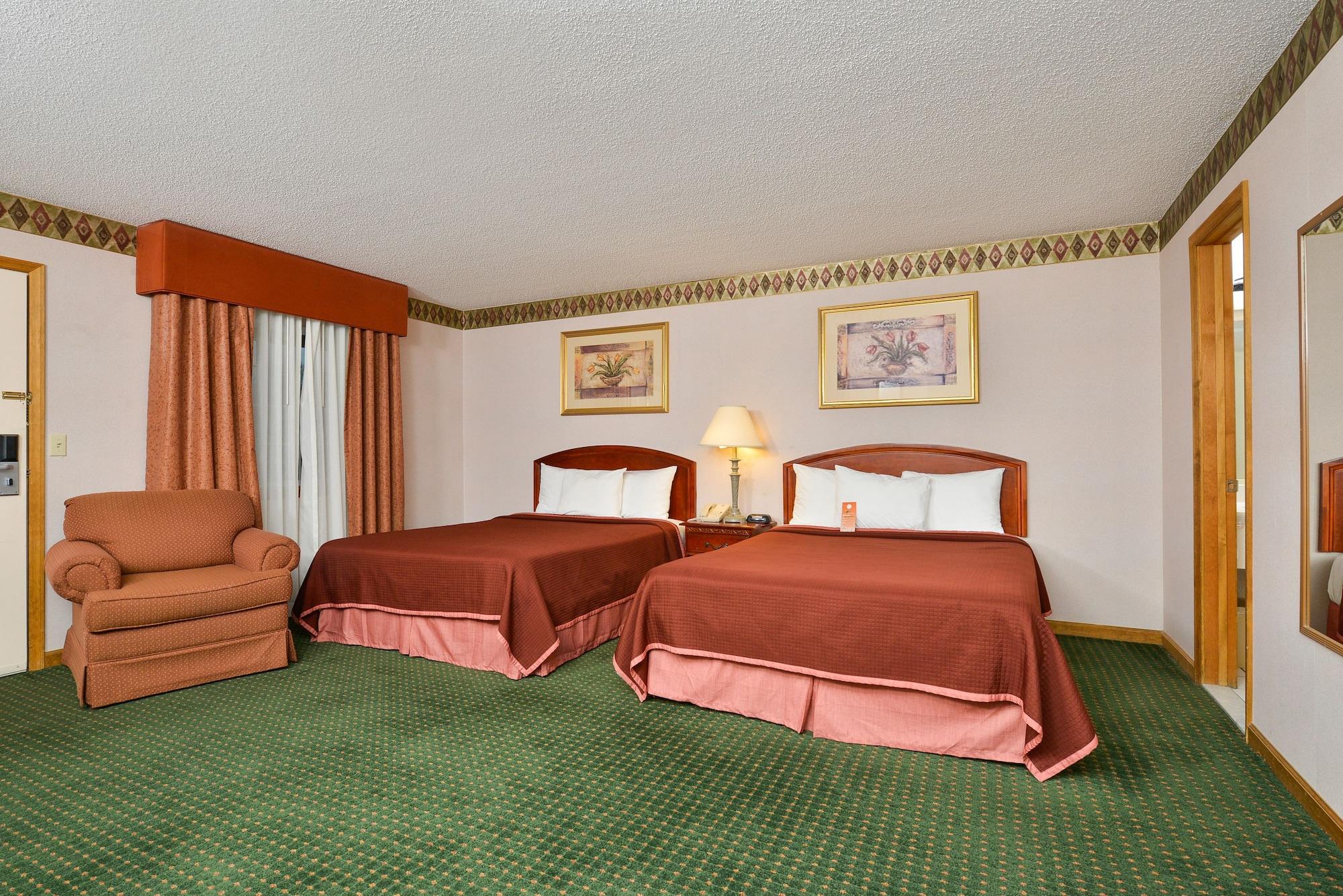 Howard Johnson By Wyndham Lenox Exterior photo