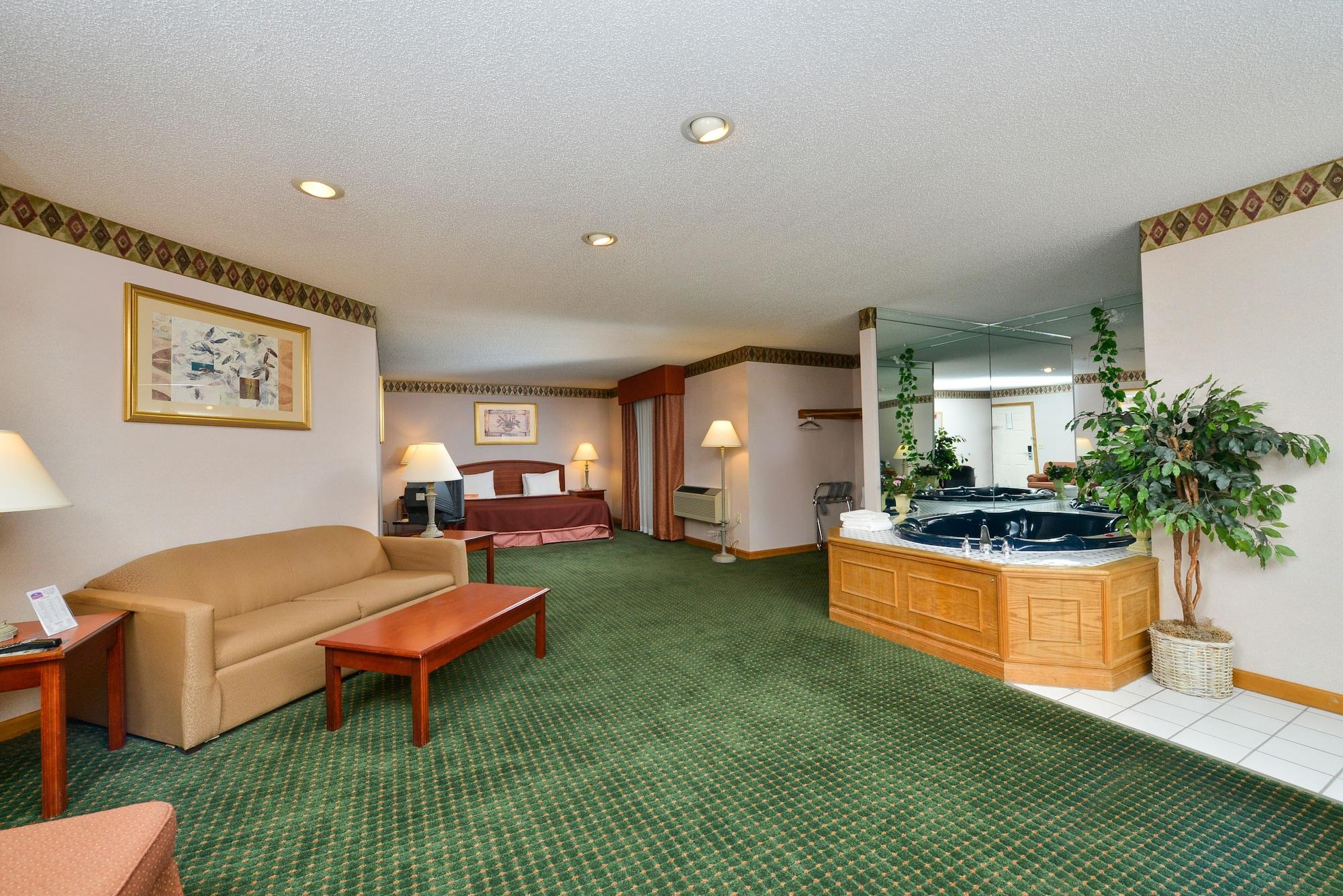 Howard Johnson By Wyndham Lenox Exterior photo