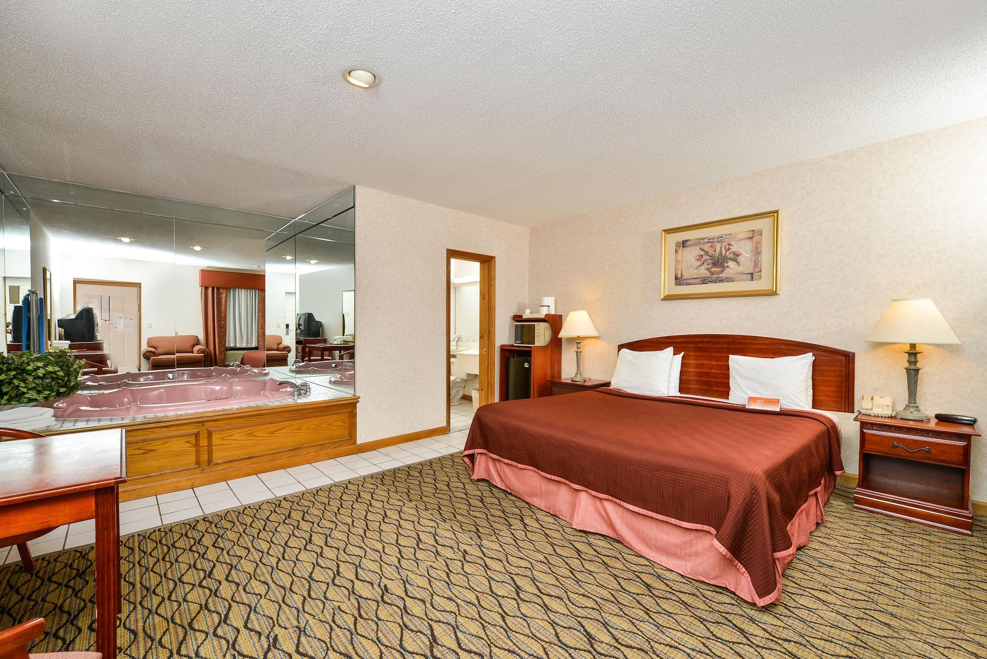Howard Johnson By Wyndham Lenox Exterior photo