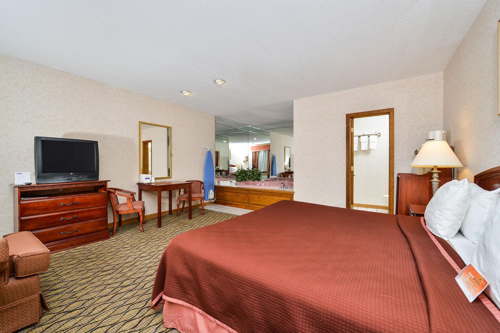 Howard Johnson By Wyndham Lenox Exterior photo