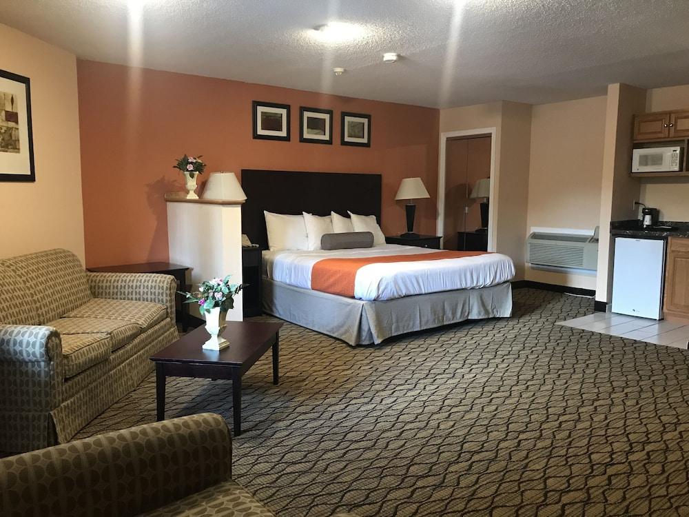 Howard Johnson By Wyndham Lenox Exterior photo