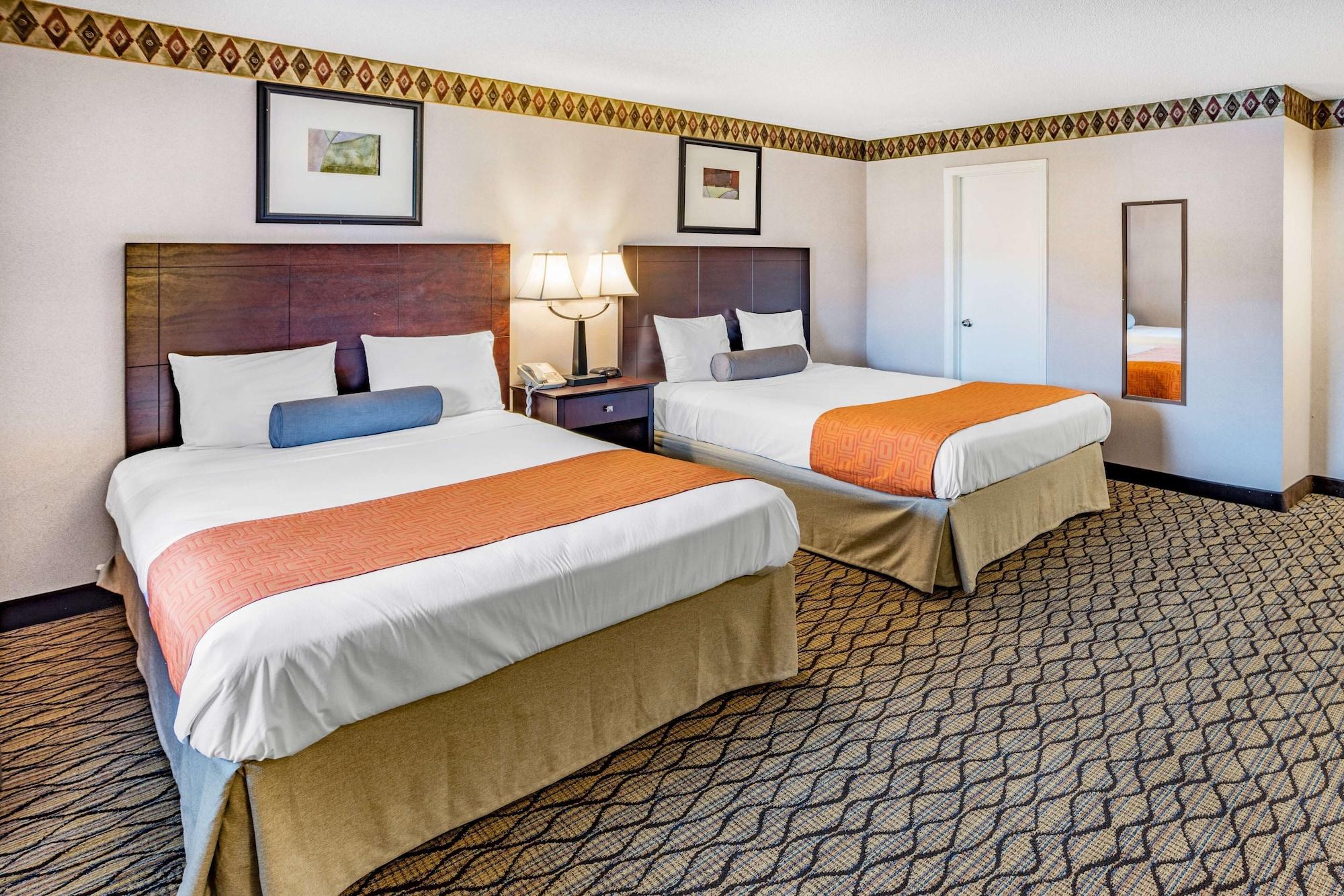 Howard Johnson By Wyndham Lenox Exterior photo