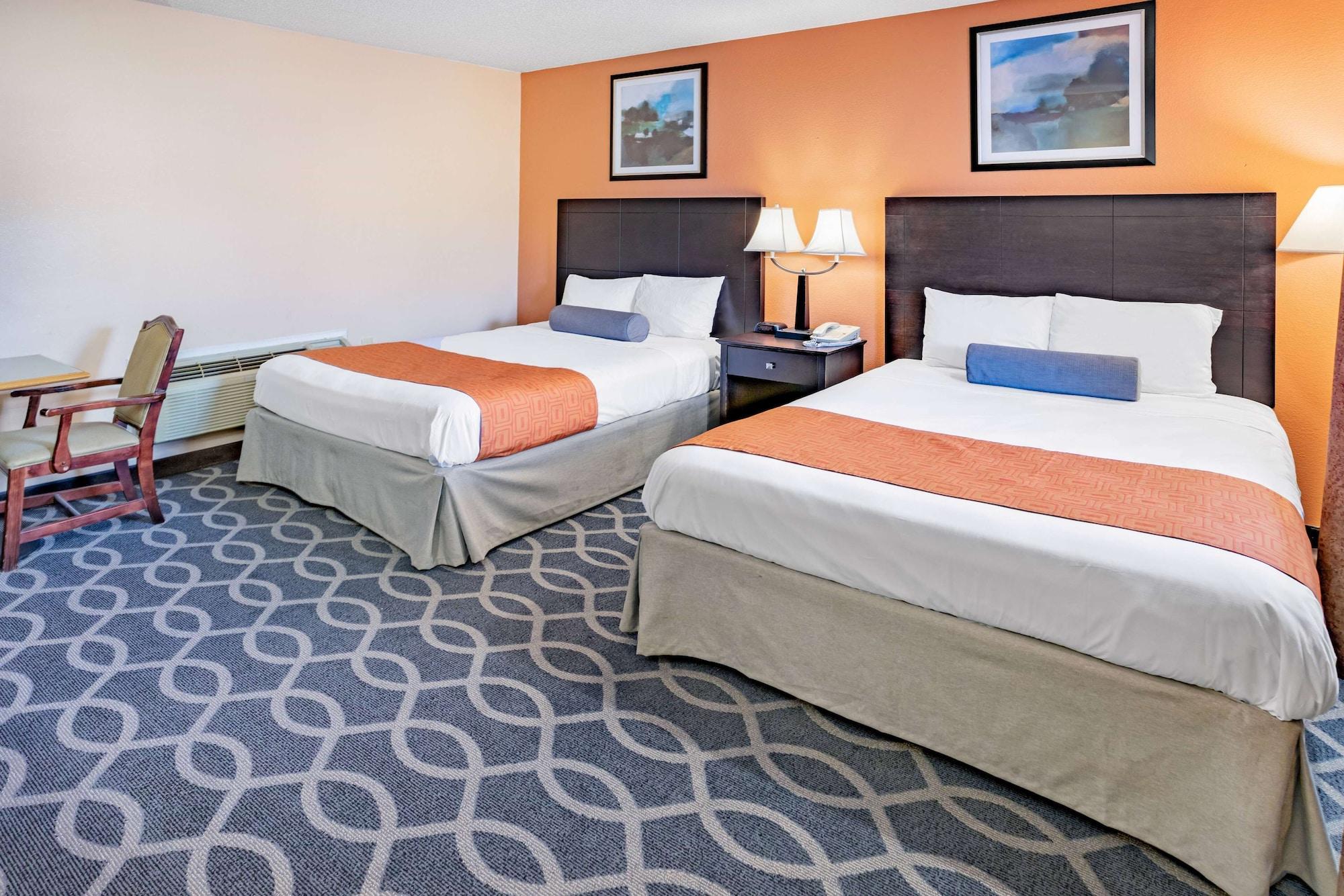 Howard Johnson By Wyndham Lenox Exterior photo