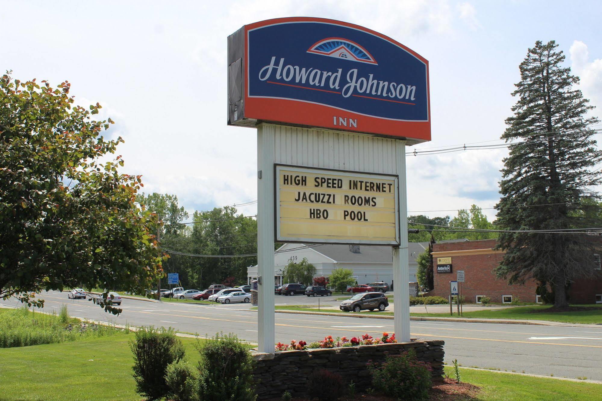 Howard Johnson By Wyndham Lenox Exterior photo